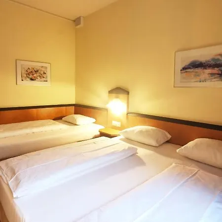 Plaza & Living Frankfurt 3*