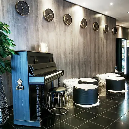 Plaza & Living Frankfurt Hotel