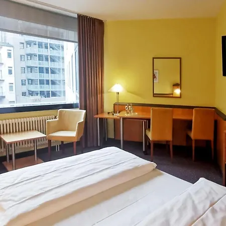 Plaza & Living Frankfurt 3*