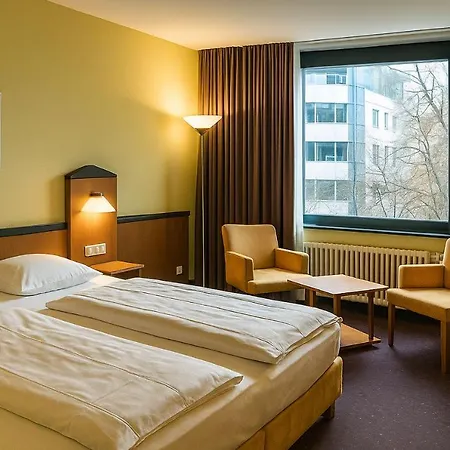 מלון Plaza & Living Frankfurt 3*