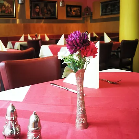 Plaza & Living Frankfurt מלון 3*