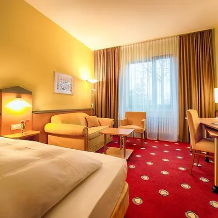 Plaza & Living Frankfurt מלון 3*