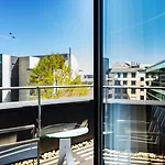 Plaza & Living Frankfurt 3*