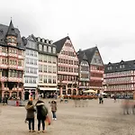 Plaza & Living Frankfurt Hotell