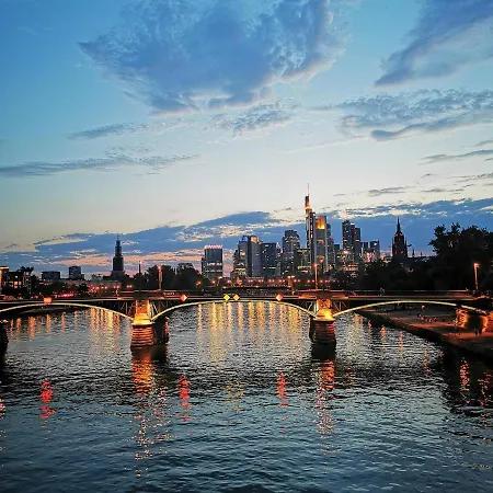 فندق Plaza & Living Frankfurt 3*