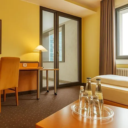 Отель Plaza & Living Frankfurt 3*