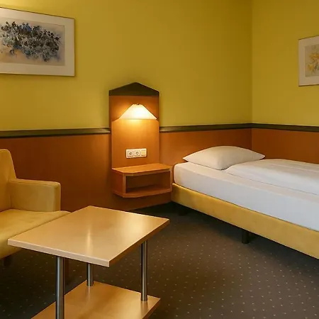 Plaza Hotel&living Frankfurt 3*