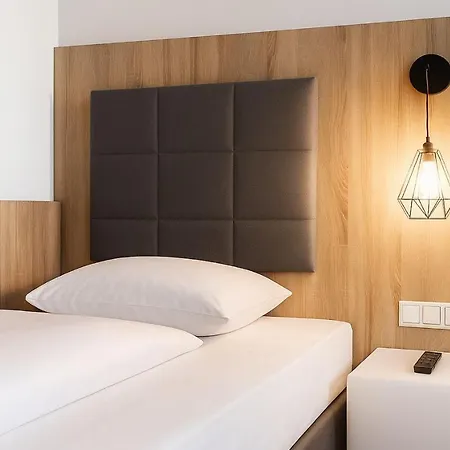 Plaza & Living Frankfurt Hotell