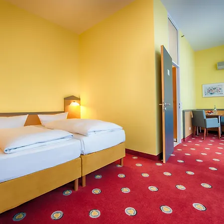 Plaza & Living Frankfurt Отель Франкфурт-на-Майне