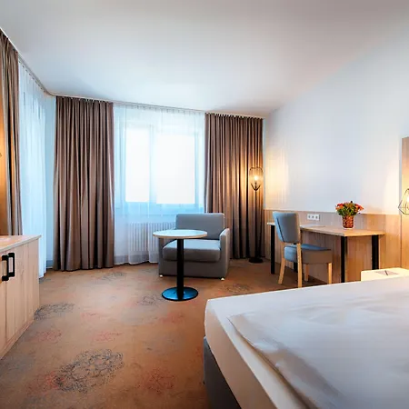 酒店 Plaza & Living Frankfurt 3*