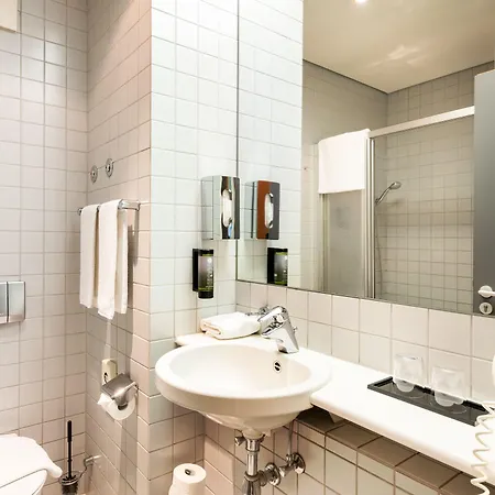 Отель Plaza & Living Frankfurt