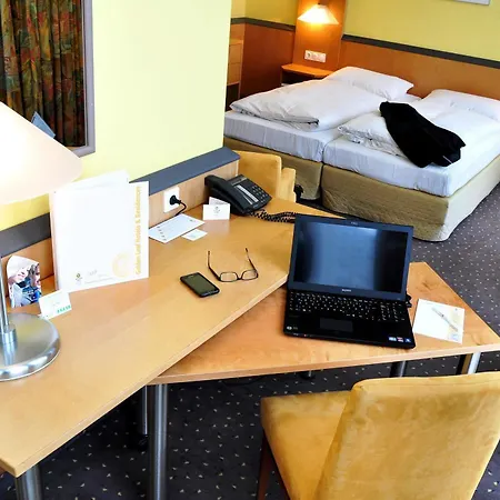 Plaza & Living Frankfurt 3*