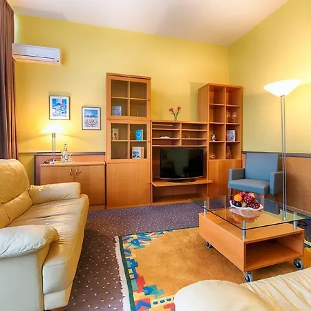 Plaza & Living Frankfurt 3*