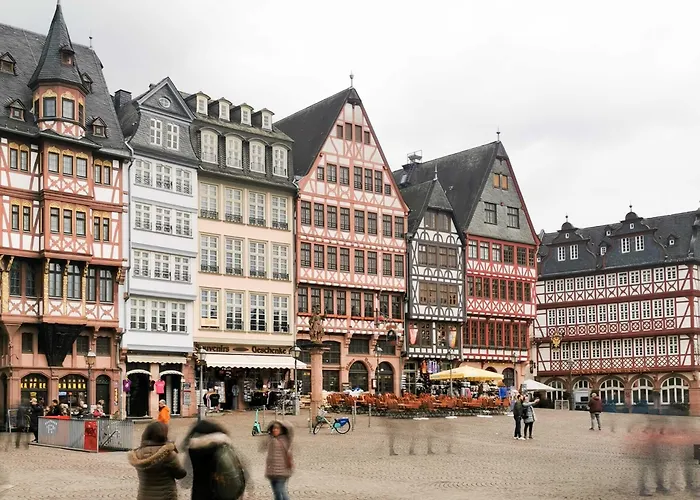 Plaza & Living Frankfurt Hotel