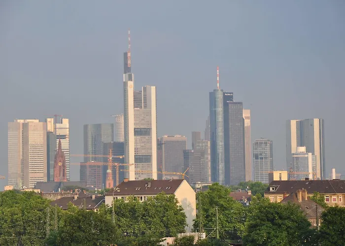 Plaza & Living Frankfurt Hotel 3*