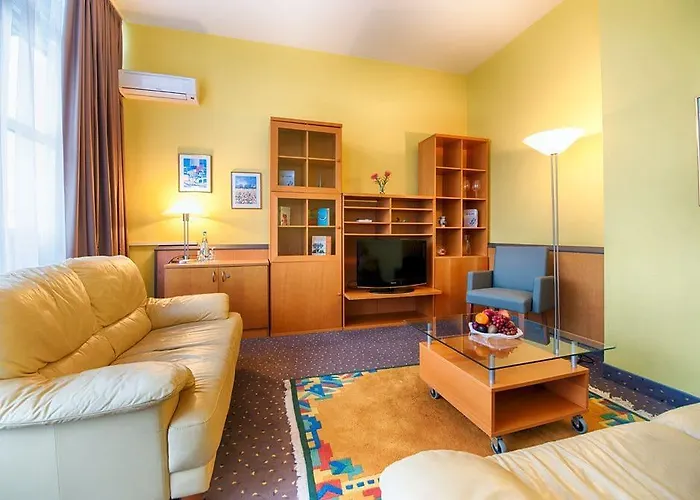 Plaza & Living Frankfurt 3*