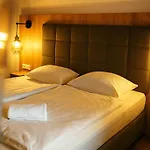 Plaza & Living Frankfurt 3* פרנקפורט