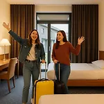 Plaza & Living Frankfurt מלון 3*