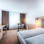 Plaza & Living Frankfurt מלון פרנקפורט