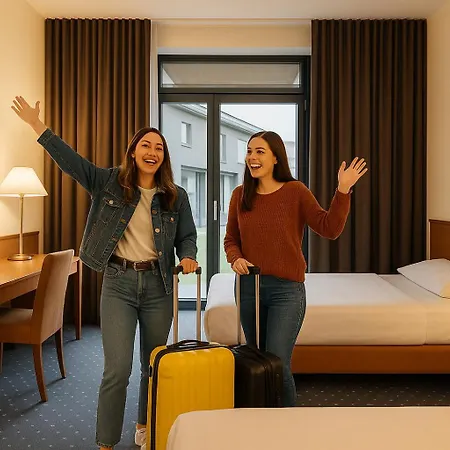 Plaza & Living Frankfurt מלון 3*