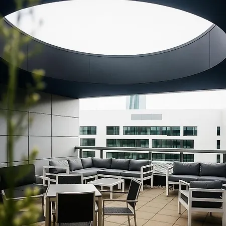 Plaza & Living Frankfurt מלון 3*