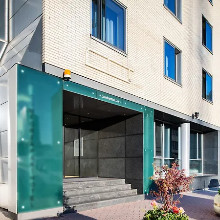 Plaza & Living Frankfurt מלון 3*