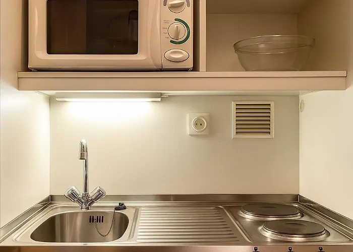 Plaza & Living Frankfurt Hotel 3*