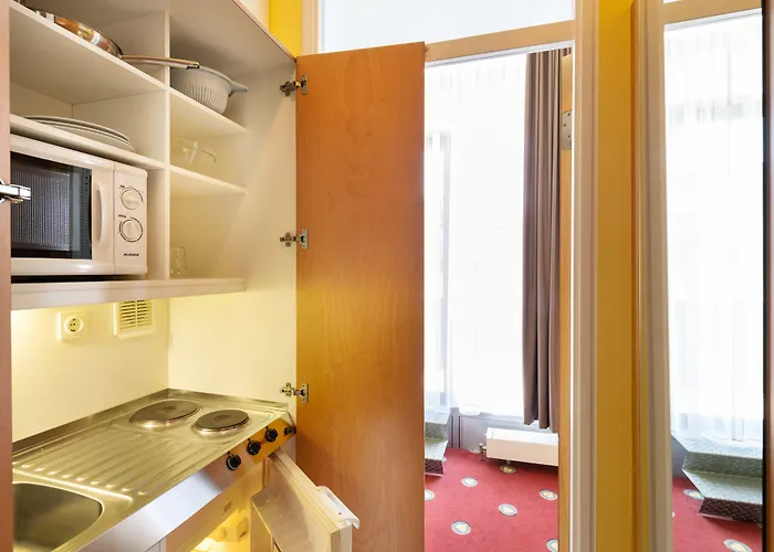 Plaza & Living Frankfurt Hotel 3*